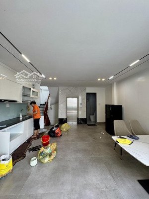 nhà mới đẹp, thang máy, ô tô 7 chỗ vào nhà, về ở luôn.