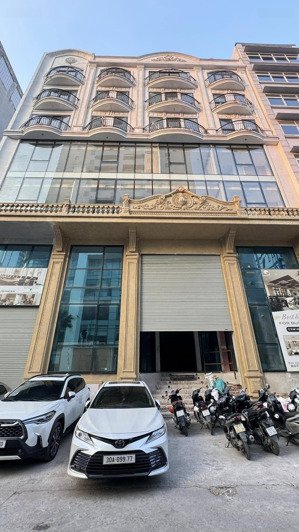 siêu hót tòa vp hạng a - trần thái tông - ngõ to hơn phố - 8 tầng - có hầm - thang máy. giá 98 tỷ