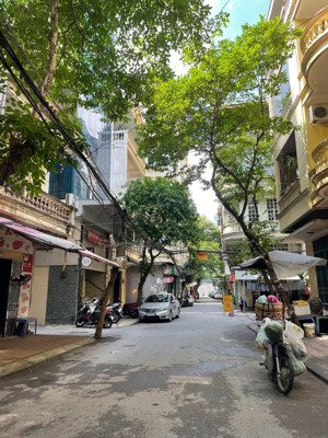 bán gấp nhà kim mã-lô góc - ô tô tránh-ô tô chạy vòng quanh-kinh doanh dt:70m 4t-mt:4.5m-21.5 tỷ