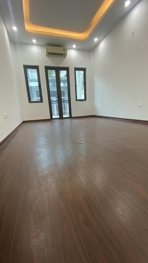 bán nhà đẹp, ngõ rộng thông hai mặt phố , 35m x 5 tầng sổ đỏ , hàng hiếm khó tìm.