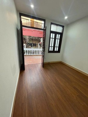 bán nhà tô hiệu 40m2, 4 tầng, phân lô, ô tô đỗ cổng chỉ hơn 8 tỷ