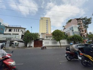 cần bán nhà mặt tiền điện biên phủ, p. võ thị sáu, quận 3. dt: 24m x 30m, trệt + 1 lầu