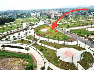 chính chủ bán lô đất trung tâm thành phố giá 2.4 tỷ /1 lô dt 100-183m2.