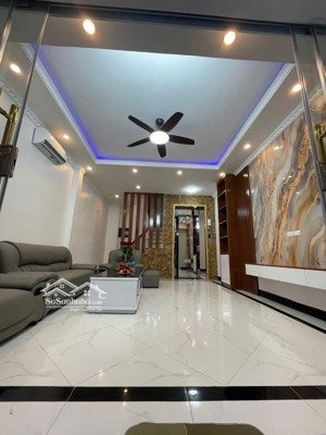 thật 100%. nhà đẹp thang máy, 6 tầng, gần phạm văn đồng, hoàng quốc việt, ngõ nông, thoáng sáng