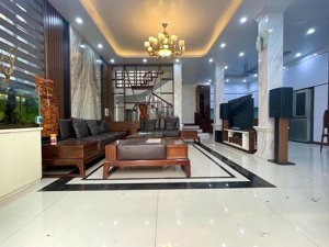 bán nhanh 55m2, 5 tầng, giá 13,9 tỷ. kđt nam la khê, hà đông. phân lô, kinh doanh.