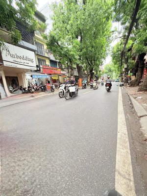 bán nhà mặt ngõ ôtô đê la thành, kim mã . diện tích: 75m2 x 6 tầng thang máy, mặt tiền: 6,1m(26 tỷ)