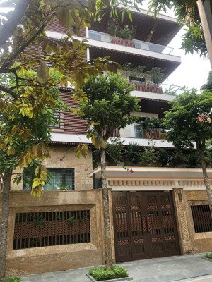 cho thuê nhà nguyên căn tại xuân phương . dt : 95 m * 5 tầng . mt : 6 m . thang máy , nhà đẹp