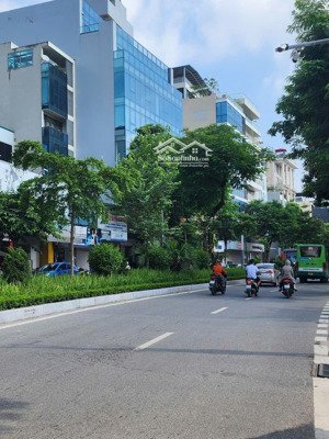 bán nhà mặt phố lạc long quân tây hồ, 2 mặt tiền, vị trí đẹp, dt 170m 91 tỷ