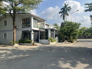 lô góc 63m2 đường oto gần cổng chào bình dương, sổ riêng, giá 2,2 tỷ