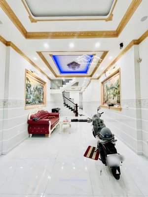 đường 8m như mặt tiền - dt: 4,2 nở 7,5x20 (90m2) - hạ 3ootr - nhà đúc 3 tầng, ngay nguyễn sơn