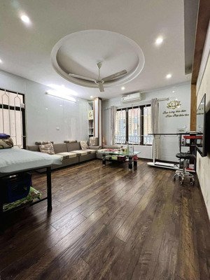 căn nhà lân cận trương định gần phố, trước nhà sh quay đầu, nhỉnh 7 tỷ - 38m