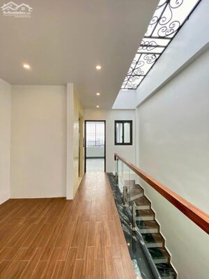 Chỉ 5,9 tỷ nhà 5 tầng thang máy ngay khu ngoài TĐC Xi Măng, Sở Dầu