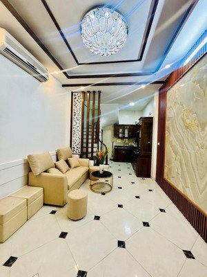 có 1 0 2! lô góc ngọc khánh, nhà đẹp ở luôn, ngõ 3 gác thông, vài chục m ra phố, tặng nt, 35m2*5t