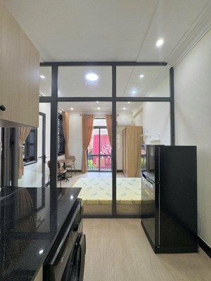 hiếm hiếm - chdv 1pn ban công 45m2 luxury ngay phố ẩm thực phan xích long