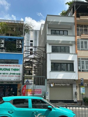 mặt tiền đ. 3/2. dt: 4x14,2m không lộ giới, 3 tầng mới đẹp. hđt 60tr/tháng - giá chỉ 22 tỷ.