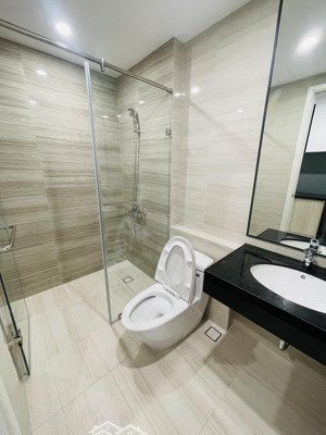 chính chủ cho thuê căn hộ emerald golf view mới 100%