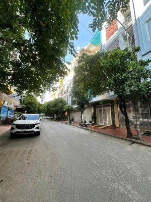 siêu hiếm nhà tô hiệu 42,1m ngõ ô tô 2 mặt thoáng giá hơn 8 tỷ diện tích 42,1m ngõ