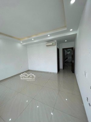 cho thuê vp khu him lam kênh tẻ. giá 45tr/th . dt 450m2.