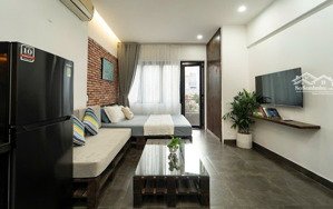 phòng ngủ cao cấp siêu rộng - ban công thoáng mát ngay trung tâm quận 1