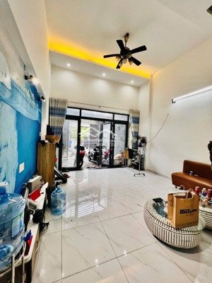 nhà 85m ,3pn (4.8x13 nở hậu,shr, hoàn công đủ) mt đường 836 , p phú hữu , thủ đức (5ty790)