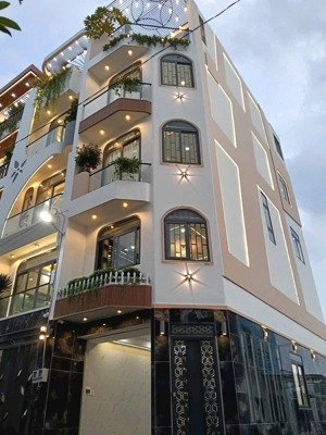 căn góc 2 mặt tiền gần công viên - hẻm trải nhựa 7m thông - full nội thất cao cấp