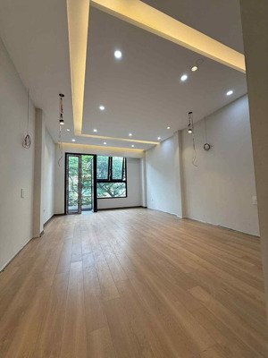 lô góc yên lãng 62/70m2 x 6tang, mt6.5m, gần phố, ngõ thông, giá 11.9tỷ