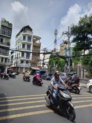 lạc long quân tân bình lô góc 2mt 6 tầng thang máy 13.2 tỷ gần chợ tân bình & nhà thờ