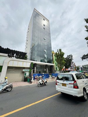 siêu siêu siêu: tòa nhà 3 hầm - 14 tầng mt kỳ đồng. q.3. dt: 20m x 35m. dts: 5000m2. giá: 900 tỷ tl