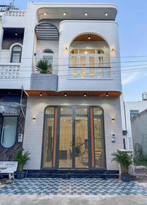 cần bán gấp căn nhà ngay mặt tiền kinh doanh giá đẹp như mơ