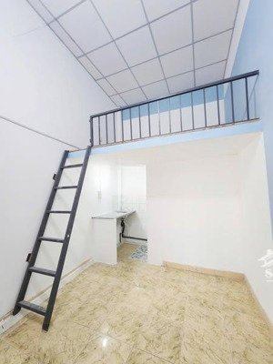 phòng gác cao, hành lang rộng, ko chủ, giờ tự do gần đường số 5