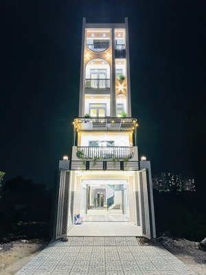 nhà tô ngọc vân quận 12, 4x28m, có sân vườn 2 oto vào nhà