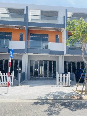 căn thô hướng mát gói 8 mỹ gia, đường to 12m, giá chỉ 6.4 tỷ(bao hết), phù hợp khai thác cho thuê.