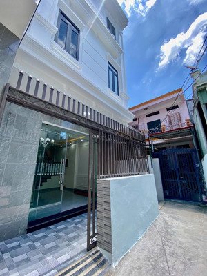 bán nhà phố lạch tray ngõ thông các ngả