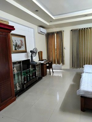 bán nhà nghỉ 4 tầng khu á châu, tp.vũng tàu gần biển, gần hoàng hoa thám kinh doanh ngay chỉ 9,3tỷ