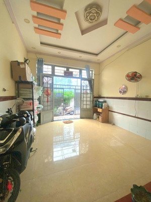bán nhà đường nguyễn văn quá q12 ngay chợ cầu cách gò vấp 300m diện tích : 4.2 x 20 nhà cấp 4