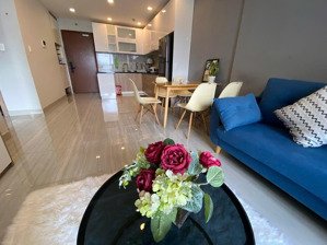 nhà đẹp giá sốc 5,2 tỷ bao hết, 2pn 70m2 full nội thất. nhà đẹp, lầu cao, tại gold view q4.