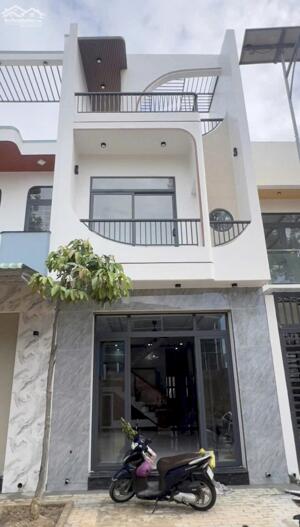  BÁN NHÀ PHỐ ĐẸP 3 TẦNG – TRUNG TÂM TP. TÂN AN, LONG AN – 70M² – CHỈ 2TỶ2 – SHR