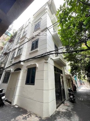 lô góc 3 thoáng, 20m ra phố, nhà dân xây chắc chắn, dt 40m2*4t, mt 3,6m, giá 8,3 tỷ