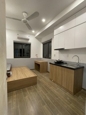 duy nhất 1 tòa dịch vụ 91m2 7 tầng, 24 phòng khép kín mới koong doanh thu 135tr/ tháng chỉ 20 tỷ