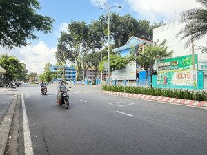 nhà vị trí lòng trung tâm phú lợi - giá rẻ nhất khu vực 2tỷ 050 tr . 57m2 thổ cư 100% đường ôtô