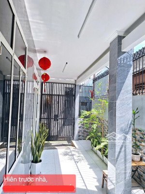 (chính chủ) bán nhà góc 3 mặt tiền ngang khủng 8m ngay chợ thủ đức giá chỉ 5.2 tỷ(tl)!!