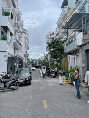 bán nhà trệt 3 lầu khu dân cư đường nhựa 12m + vỉa hè