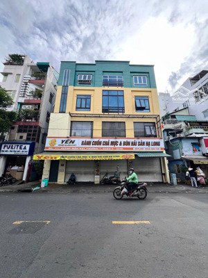 cho thuê nhà mt 117 huỳnh mẫn đạt, quận 5. dt: 13x5m. kc: 4 tầng. giá: 50 triệu. lh: 