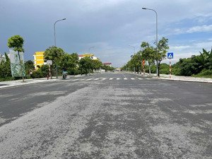 bán gấp 120m đất đấu giá cự khối mặt đường 25m, view hồ, mặt tiền 6m, nối cổ linh - đê bát khối