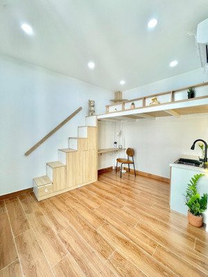 cho thuê căn có gác cửa sổ thoáng full nội thất ngay trần bình trọng gần gò vấp phú nhuận