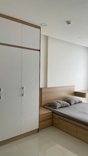 cần cho thuê căn 2pn 75m2 lavida plus, giá thuê 16tr, đầy đủ nội thất. xem nhà liên hệ 