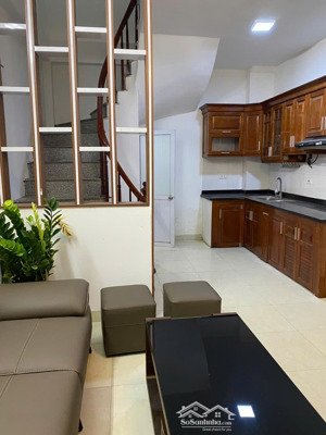 vị trí đỉnh nóc: 10m ra ô tô, ngõ trước nhà 2.5m, nhỉnh 5 tỷ, sổ vuông, nở hậu, 30m*5 t- kiến hưng