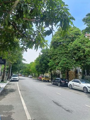 bán biệt thự hoa lan - vinhomes riverside - trục chính - view sông - 220m2 full nội thất - 90 tỷ tl