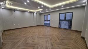 Cho thuê nhà mới thông sàn hiện đại ngõ 221 Trung Kính, Cầu Giấy. DT 85m x 5 tầng, mt 7m. Giá 35tr.