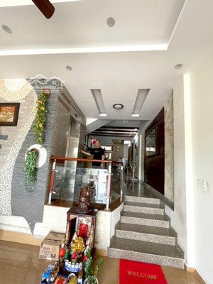 bán nhà 3 tầng mặt tiền lê vĩnh huy, dt 123,3m, ngang 6,2m, phong cách kiến trúc hiện đại, nở hậu